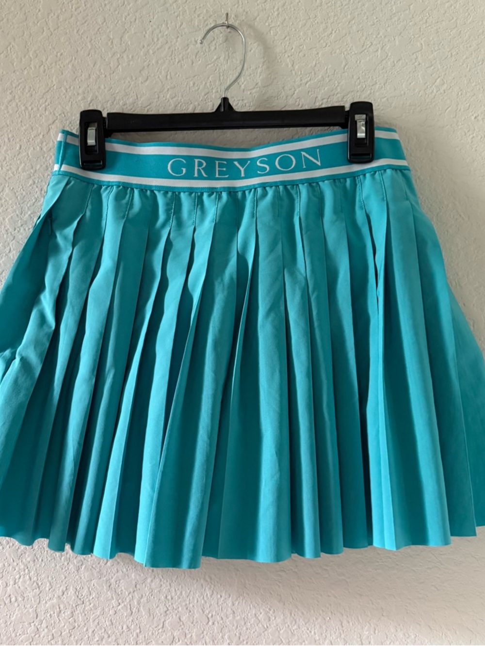 Greyson Leo pleated Skort women’s medium - Picture 3 of 5